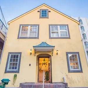 Iza Enoshima And Bar Hostal